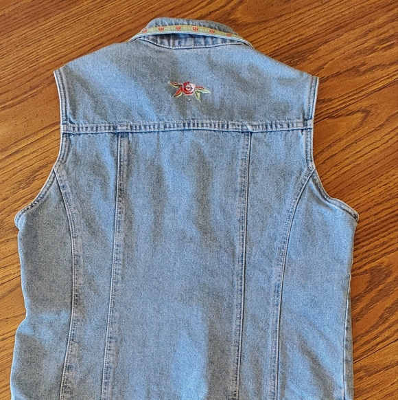 1990s Bill Blass Denim Vest with Colorful Embroidery - Picture 5 of 9